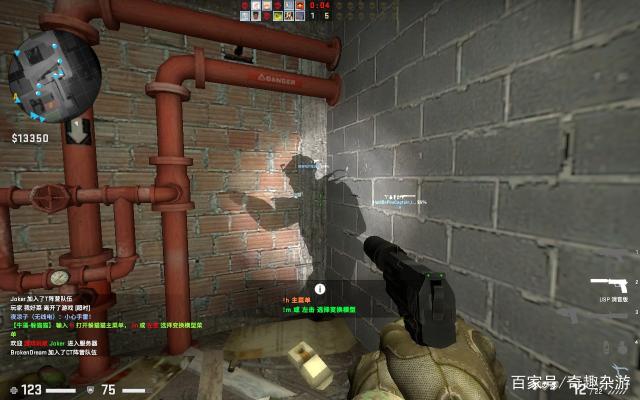 图标 Galio 率先发起进攻，张无忌输出无压力，图标队 1-0 Puff 队